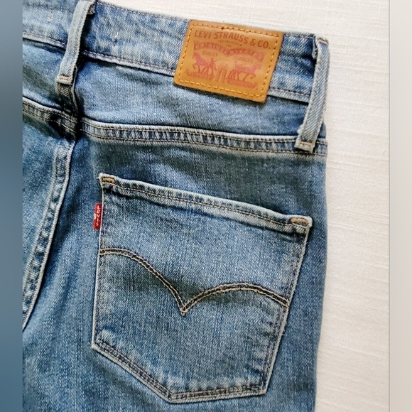 Levi's Blue Wash 721 High Rise Distressed Ripped Skinny Denim Jeans Size 26 30L - Picture 9 of 11